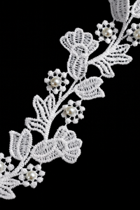 Lace & Pearl Wedding Garter detail 1