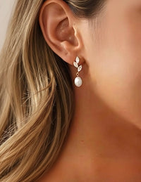 Misty Pearl Earrings detail 2