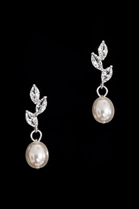Misty Pearl Earrings detail 1